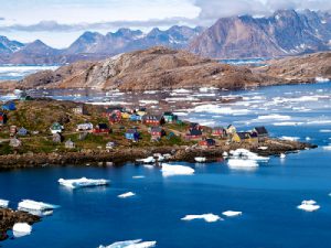 Village de Kulusuk sur la côte Est du Groenland