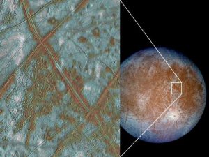 Europe, satellite de Jupiter, dont la croûte ressemble à une patinoire géante striée d'un impressionnant réseau de structures linéaires.