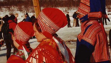 Famille Samie en habits traditionnels