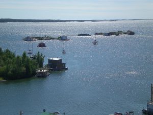 Houseboats on Great Slave Lake (Maisons - bateaux sur le Grand lac des Esclaves), Yellowknife