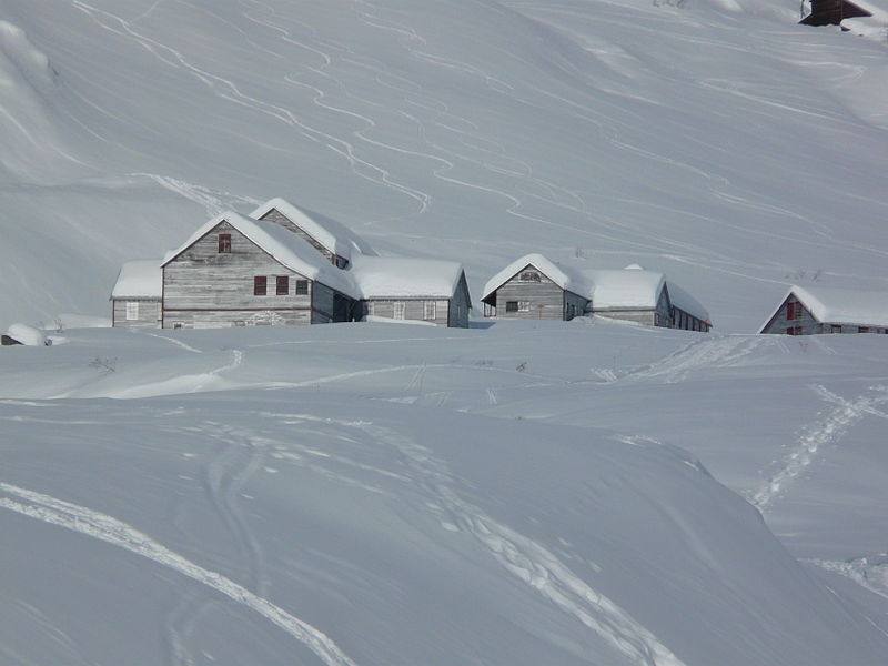 Hatcher Pass sous un épais manteau hivernal (Monts Talkeetna, Alaska)